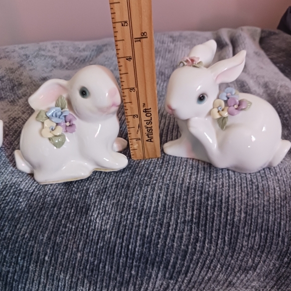 Burton & Burton Set Of 4 Porcelain Easter BunnIies Figurines With Pastel Floral - Picture 16 of 16